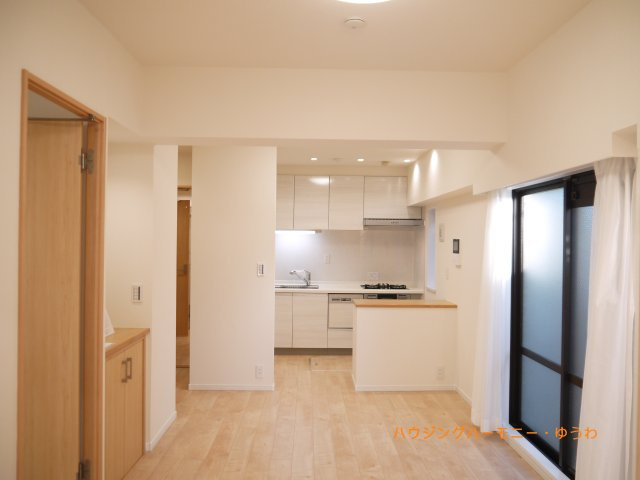 【居間・リビング】 | パークノヴァ池袋要町 | イメージ画像となります。実際とは異なりますので、ご注意ください！