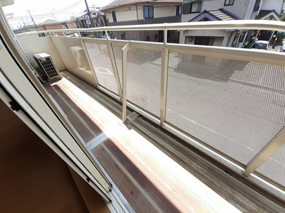 【バルコニー】 | ブリーズ　アレイ | 暖かな日差しのふりそそぐバルコニー