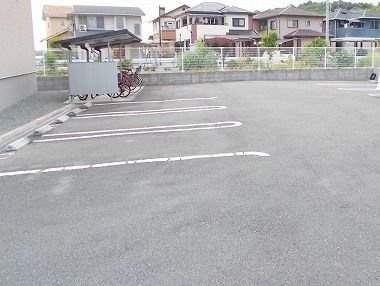 【駐車場】 | ラルジュ　フォンテーヌⅠ | 車をお持ちの方に嬉しい駐車場付きの物件です