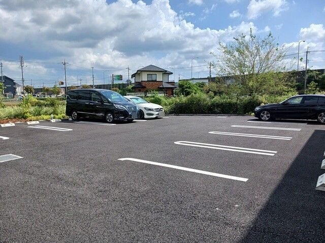 オリュザＢの駐車場