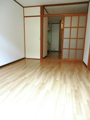 【居間・リビング】 | マルマンハイツＢ | ゆったり過ごせる居間です