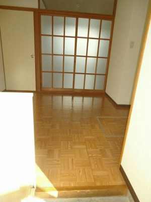 【居間・リビング】 | マルマンハイツＢ | ゆったり過ごせる居間です