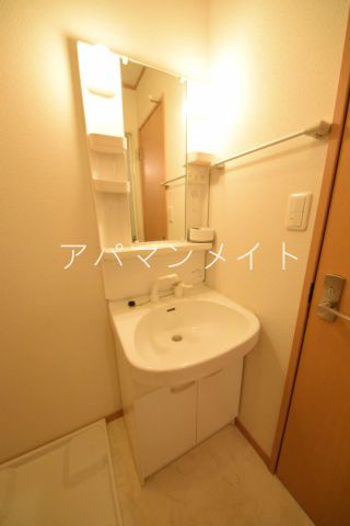 【洗面所】 | アムールシュシュⅡ | 忙しい朝には欠かせない洗面所です