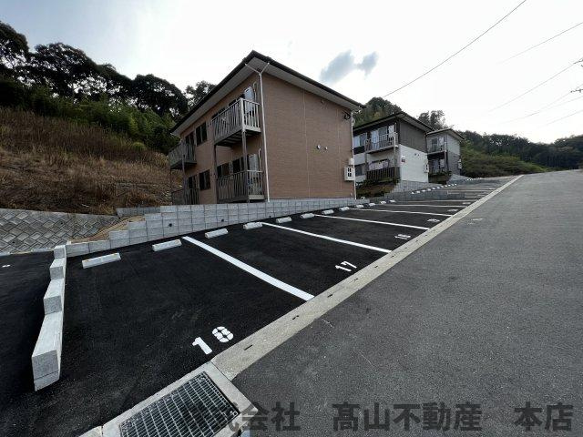 ラフォーレ名残ⅥEの駐車場