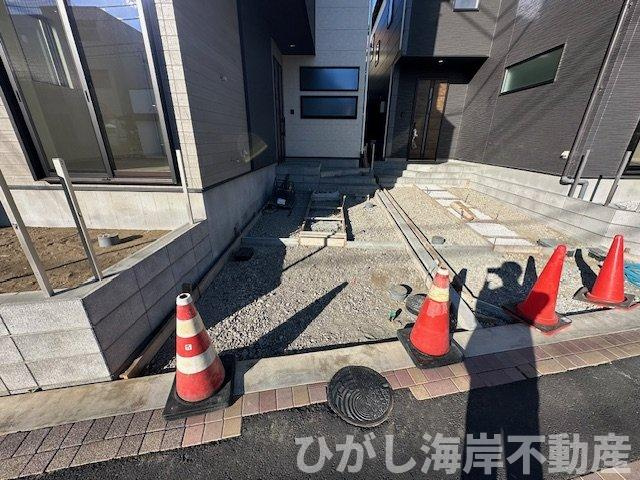 茅ヶ崎市若松町　新築戸建　全2棟　の駐車場|1月31日撮影　外構工事中　駐車スペース