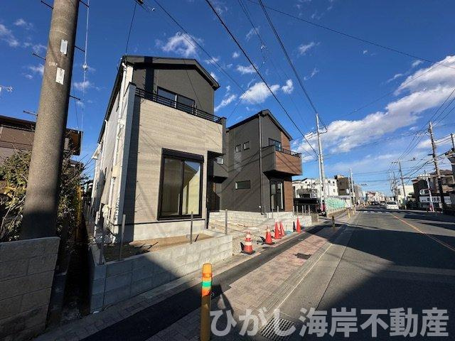 茅ヶ崎市若松町　新築戸建　全2棟　の前面道路含む現地写真|1月31日撮影　外構工事中　現地外観