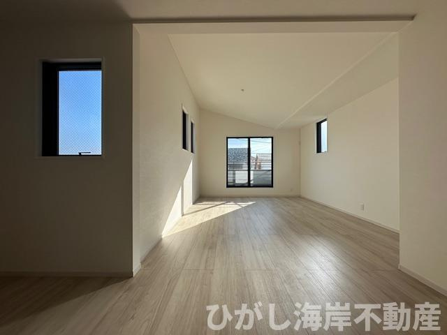 茅ヶ崎市若松町　新築戸建　全2棟　の居間・リビング|21帖　LDK