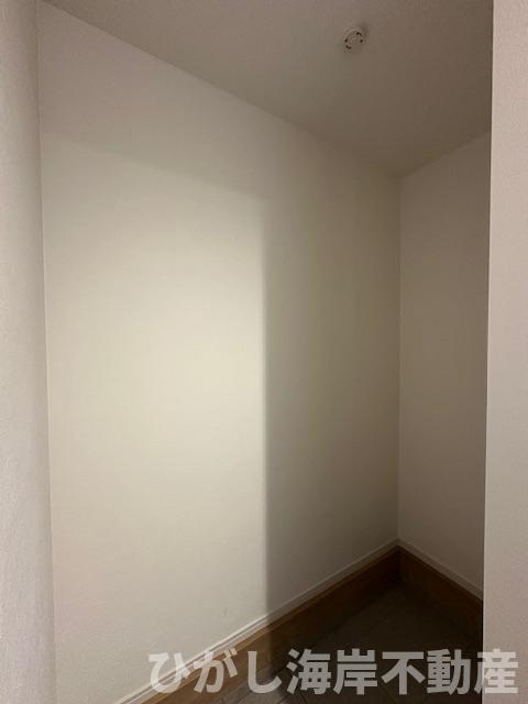 茅ヶ崎市平和町　新築戸建　全２棟の前面道路含む現地写真|10月27日撮影　建築中　現地外観