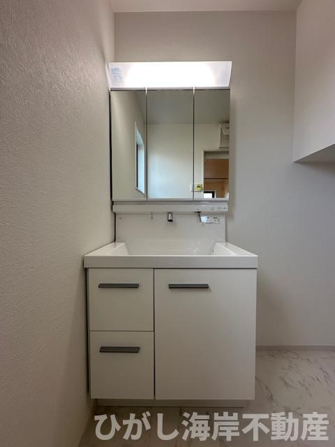 茅ヶ崎市平和町　新築戸建　全２棟の前面道路含む現地写真|10月27日撮影　建築中　現地外観