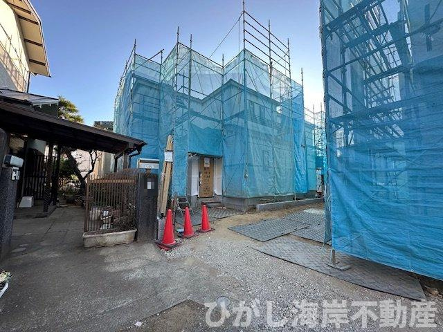 茅ヶ崎市美住町　新築戸建　全４棟の前面道路含む現地写真|1月31日撮影　建築中　現地外観