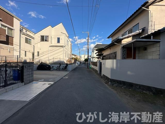茅ヶ崎市美住町　新築戸建　全４棟の前面道路含む現地写真|1月31日撮影　建築中　現地外観