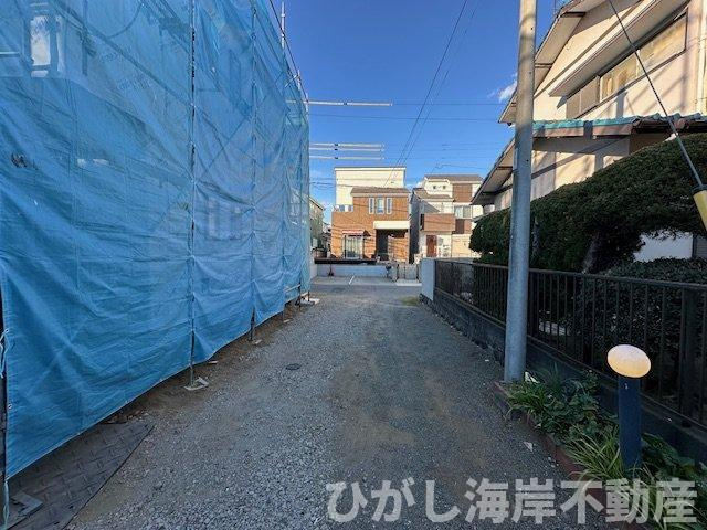 茅ヶ崎市美住町　新築戸建　全４棟の前面道路含む現地写真|1月31日撮影　建築中　現地外観