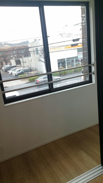 稲城市東長沼のアパートのバルコニー