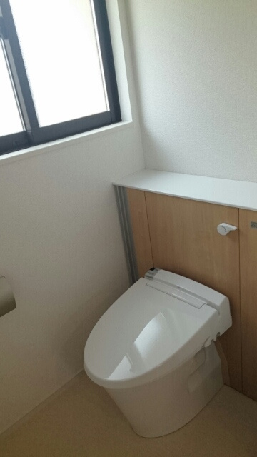 稲城市東長沼のアパートのトイレ