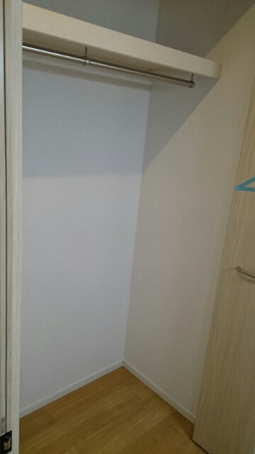 稲城市東長沼のアパートの収納