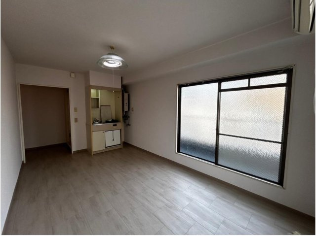 堺市堺区大町東２丁の一棟マンションの居間・リビング