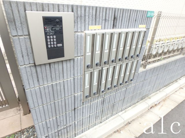 中野区本町５丁目のアパートのエントランス