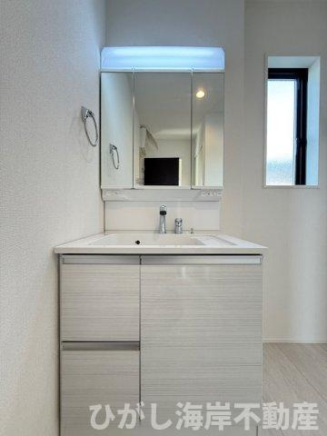 平塚市大島　新築戸建　全４棟の独立洗面台|三面鏡化粧台
