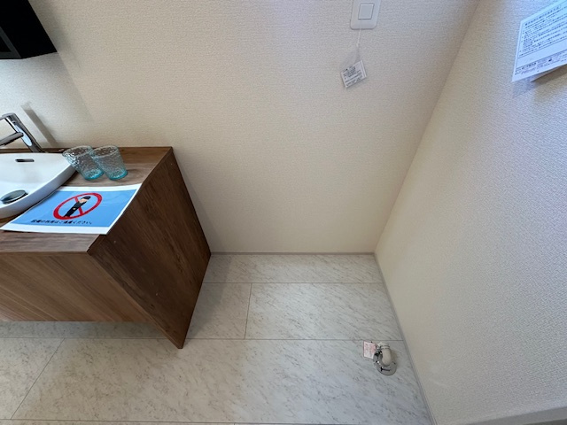 茅ヶ崎市南湖4丁目　新築戸建　全2棟　の前面道路含む現地写真|12月5日撮影　外構工事中　現地外観