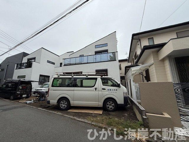 茅ヶ崎市東海岸南4丁目　新築戸建　全2棟の外観|10月20日撮影　外構工事中　現地外観