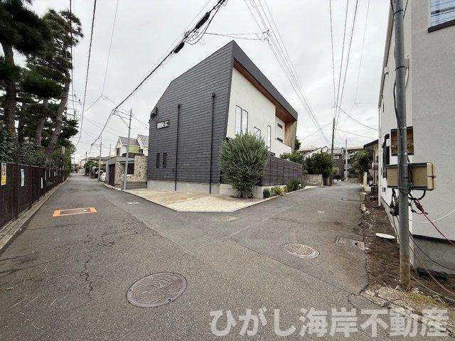 茅ヶ崎市東海岸南4丁目　新築戸建　全2棟の外観|10月20日撮影　外構工事中　現地外観