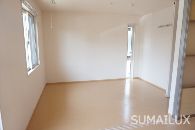 熊本市南区近見３丁目のアパートの居間・リビング