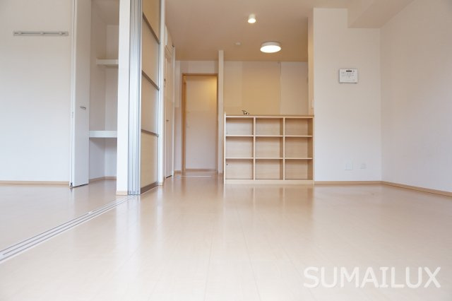 熊本市南区近見３丁目のアパートの居間・リビング