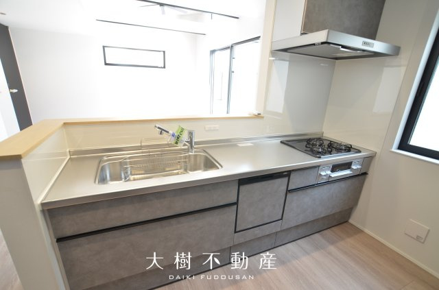 【キッチン】 | 海老名市下今泉4丁目　新築戸建て　全3棟【仲介手数料無料】