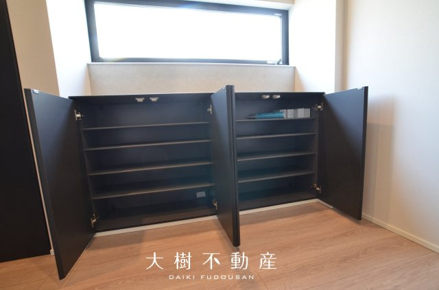 【玄関】 | 海老名市下今泉4丁目　新築戸建て　全3棟【仲介手数料無料】
