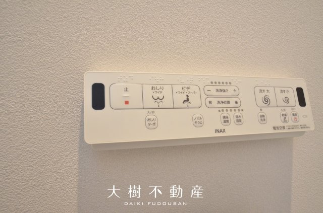 【トイレ】 | 海老名市下今泉4丁目　新築戸建て　全3棟【仲介手数料無料】 | 1階