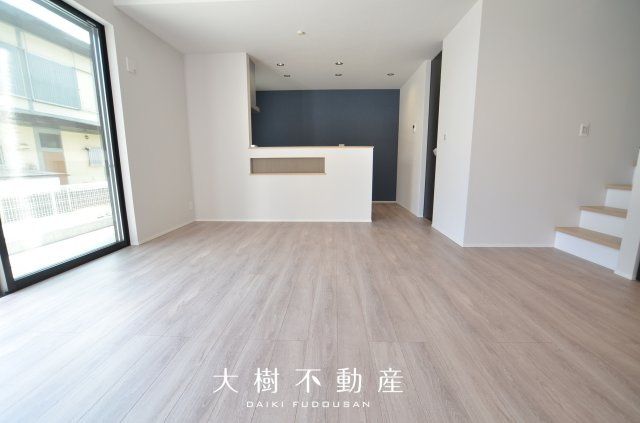 【居間・リビング】 | 海老名市下今泉4丁目　新築戸建て　全3棟【仲介手数料無料】 | 海老名市を中心に地域密着で営業♪不動産のことなら「大樹不動産」へ
