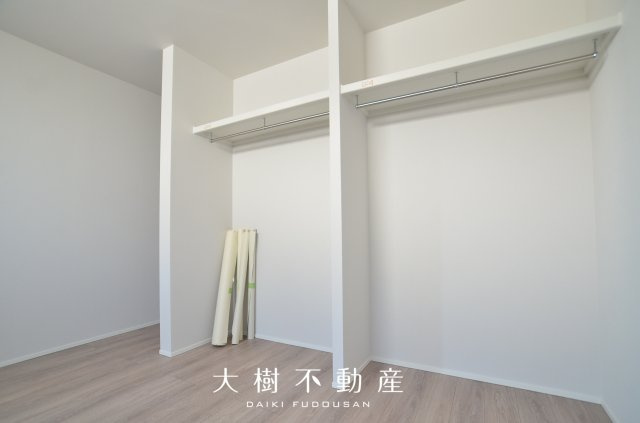 【洋室】 | 海老名市下今泉4丁目　新築戸建て　全3棟【仲介手数料無料】 | 2階　洋室1（8.0帖）クローゼット