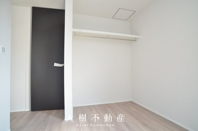 【洋室】 | 海老名市下今泉4丁目　新築戸建て　全3棟【仲介手数料無料】 | 2階　洋室3（6.0帖）クローゼット