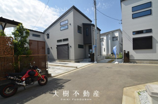 【前面道路含む現地写真】