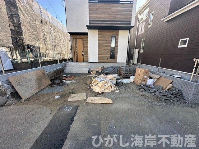 藤沢市鵠沼海岸7丁目　新築戸建　全３棟の駐車場|1月18日撮影　外構工事中　駐車スペース