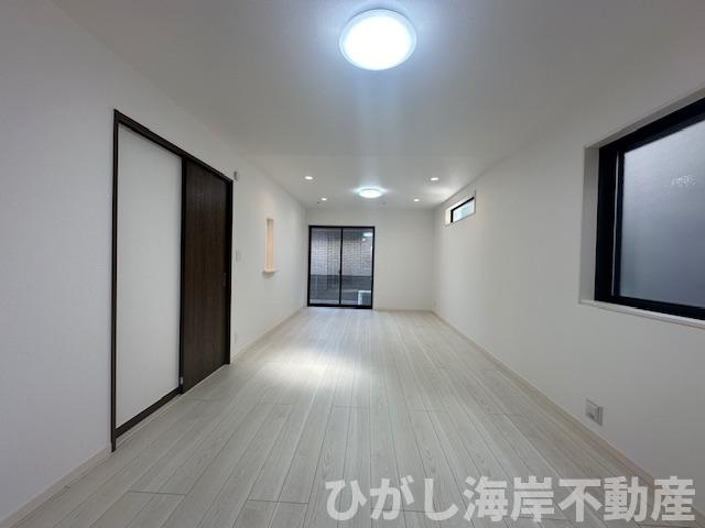 藤沢市鵠沼海岸7丁目　新築戸建　全３棟の居間・リビング|18.3帖　床暖房付LDK