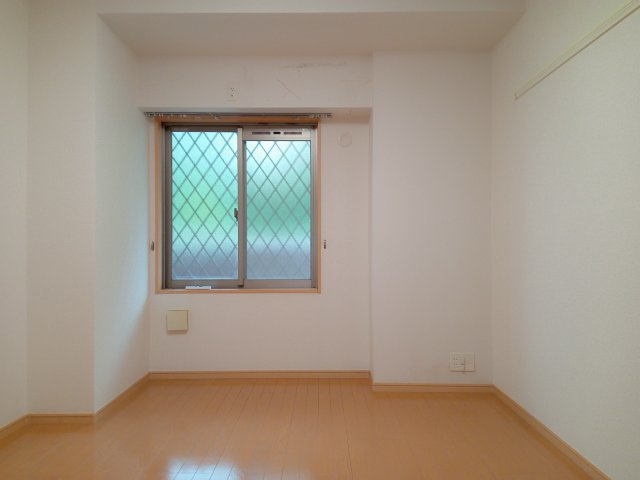 川崎市麻生区黒川の賃貸マンションの洋室