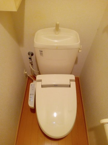 川崎市麻生区黒川の賃貸マンションのトイレ