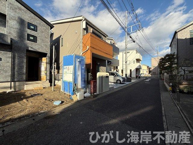 平塚市平塚１丁目　新築戸建　全1棟の前面道路含む現地写真|11月10日撮影　建築中　現地外観