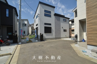 【前面道路含む現地写真】