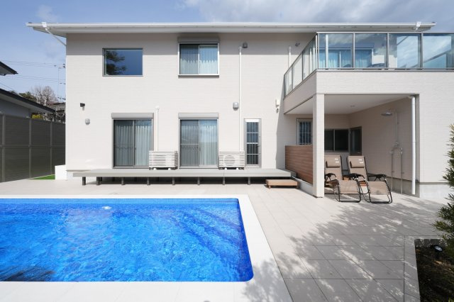 伊東市八幡野プールハウスの外観