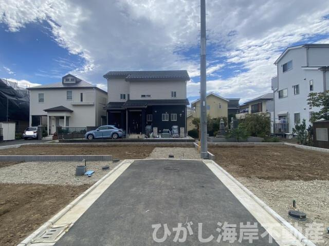 茅ヶ崎市円蔵　新築戸建　全5棟の前面道路含む現地写真|現地外観