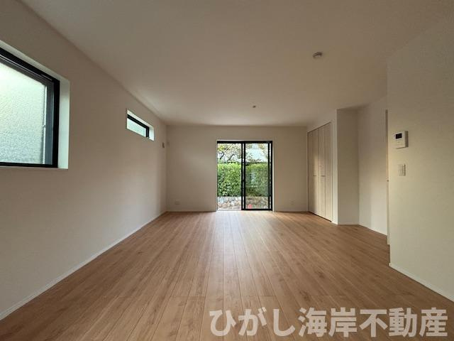 藤沢市鵠沼海岸3丁目　新築戸建　の居間・リビング|17.7帖　LDK
