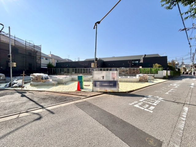 杉並区阿佐谷北6丁目　新築戸建　全3棟の外観|2025.10.30撮影

現地ご見学希望・資料請求などお気軽にお問い合わせ下さい！
03-5990-5201