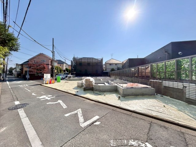 杉並区阿佐谷北6丁目　新築戸建　全3棟の前面道路含む現地写真|2025.10.30撮影

現地ご見学希望・資料請求などお気軽にお問い合わせ下さい！
03-5990-5201