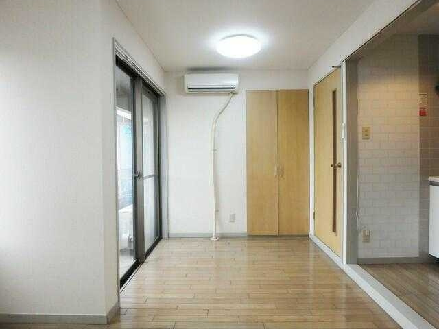 狛江市元和泉２丁目の賃貸マンションの居間・リビング