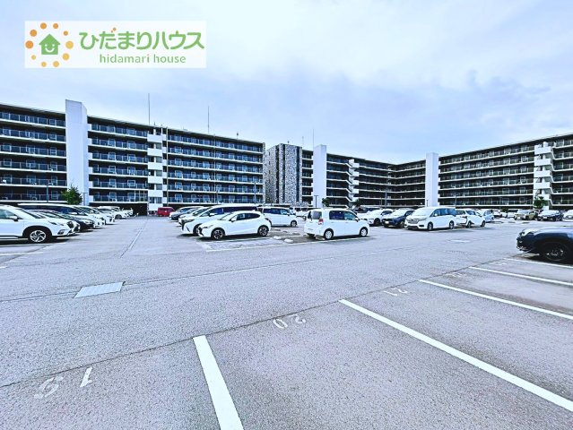 【駐車場】 | レーベン守谷ザ・スクエア　ウエストコート | 平置き駐車場は1台無料確保されます。