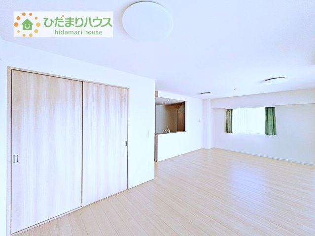 【居間・リビング】 | レーベン守谷ザ・スクエア　ウエストコート | T4等級サッシによる優れた遮音性で、室内はとても静か。オートロック完備で安心のセキュリティ♪※画像はイメージとなります。