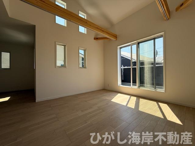 茅ヶ崎市香川5丁目　新築戸建　全10棟の居間・リビング|20.1帖　勾配天井のLDK