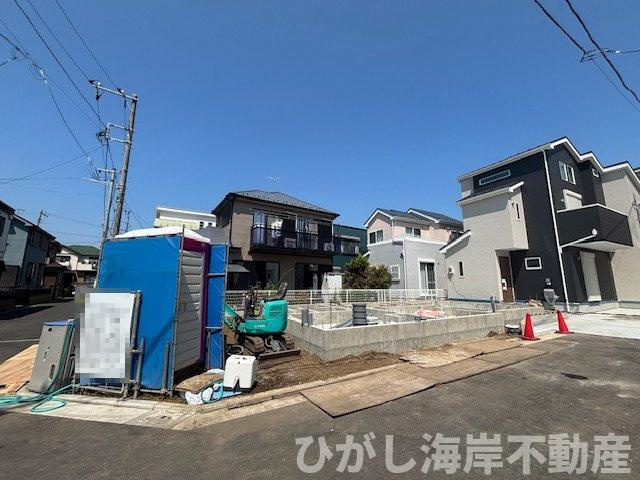 茅ヶ崎市香川5丁目　新築戸建　全10棟の前面道路含む現地写真|9月2日撮影　建築中　現地外観